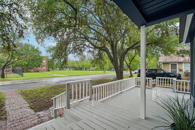 Photo - 605 Bishop St