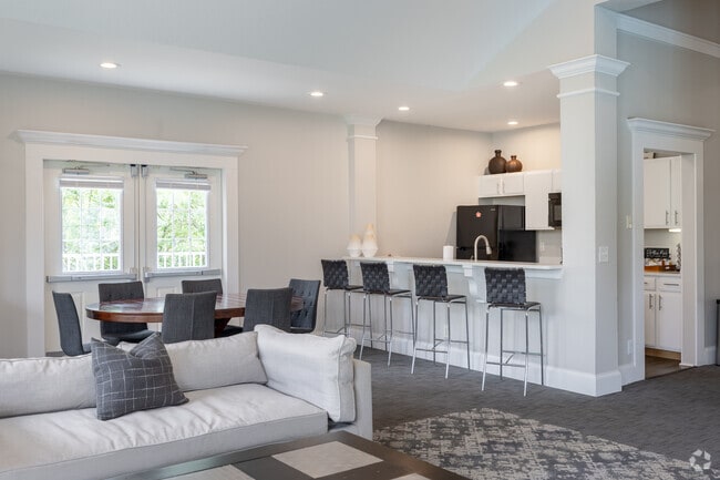 Clubhouse - LINDEN SQUARE