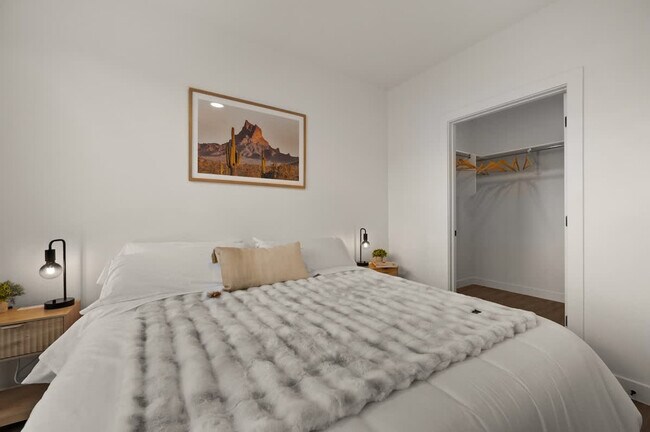 Photo - 644 400 W Unit SI FL7-ID1602587P