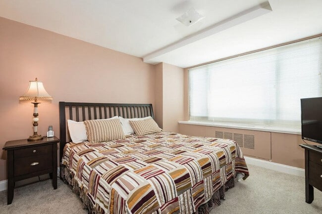 Photo - 1011 Arlington Blvd Unit ID674P