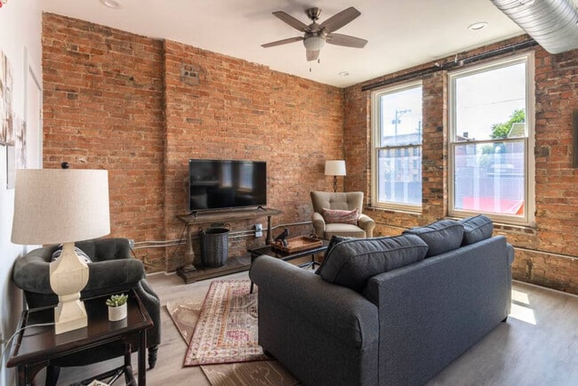 Photo - 1906 Elm St Unit ID1056049P