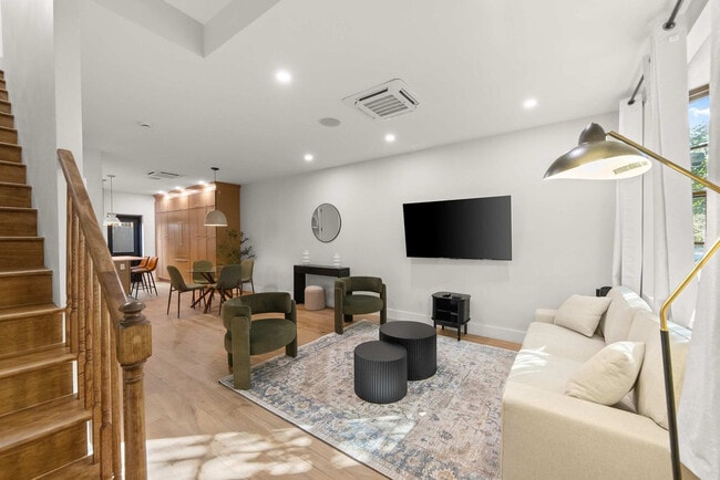 Building Photo - 10 Hausman St Unit ID1299052P