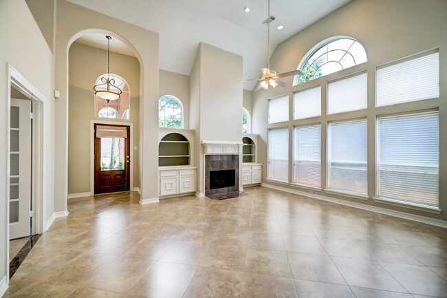 Photo - 16403 Knightrider Dr