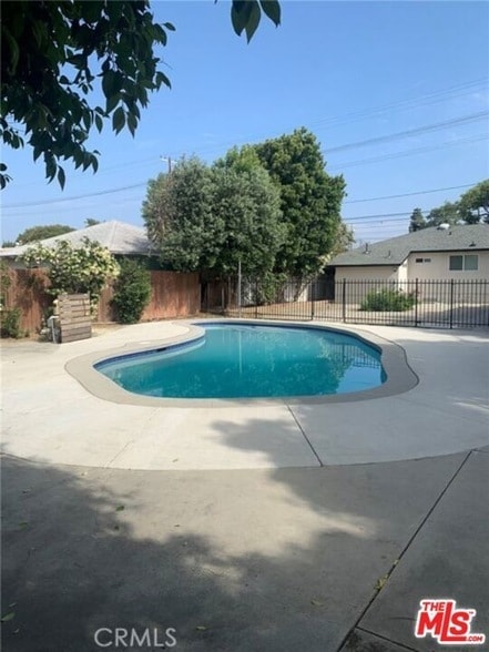 Building Photo - 17902 Saticoy St