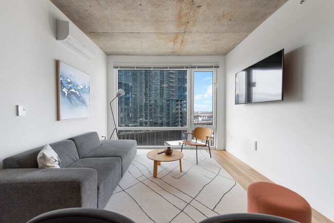 Photo - 853 W Blackhawk St Unit ID1243853P