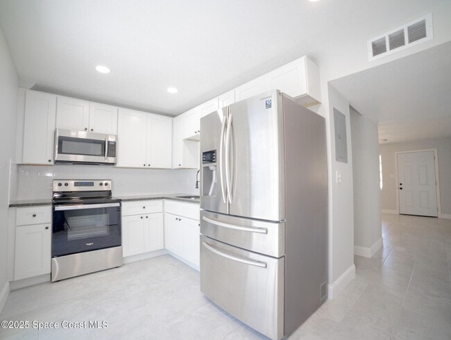 Photo - 230 W Towne Pl