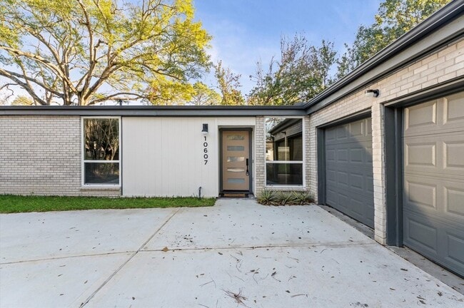 Photo - 10607 Overbrook Ln