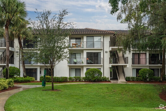 Building Photo - Gables Boca Place