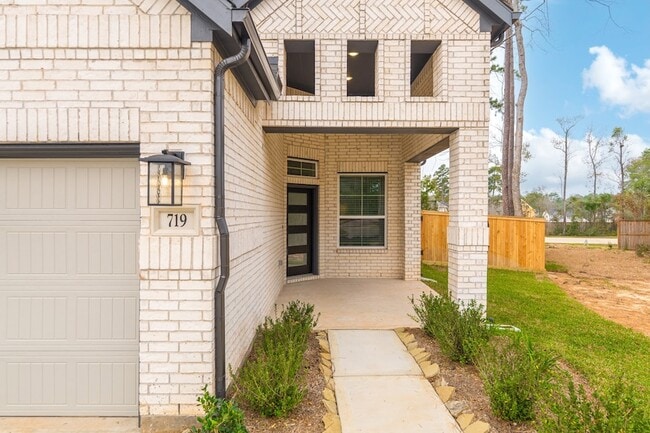 Photo - 719 Campbell Xing Ct