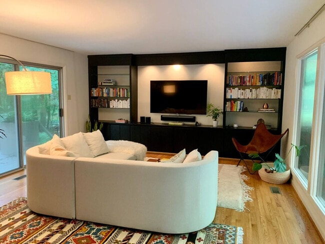 Building Photo - 603 Rock Creek Rd Unit ID1051223P