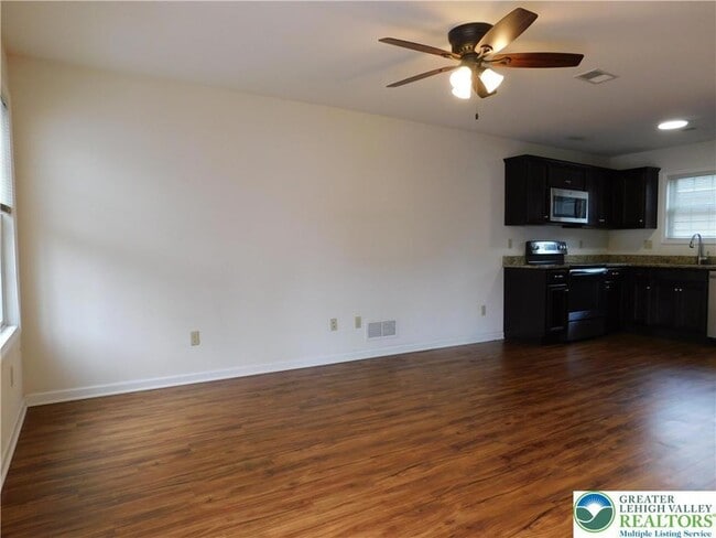 Photo - 821 Masslich St