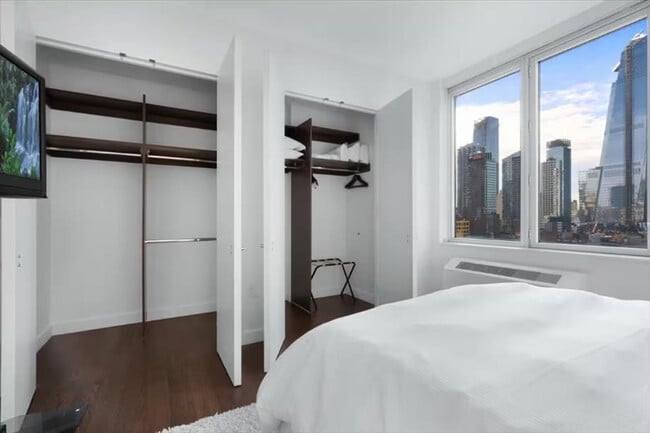 Photo - 605 W 42nd St Unit SI ID1228294P