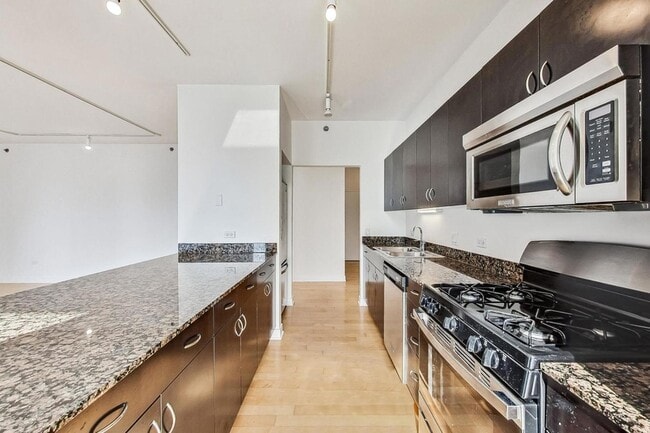 Photo - 8 E Randolph St Unit 1004