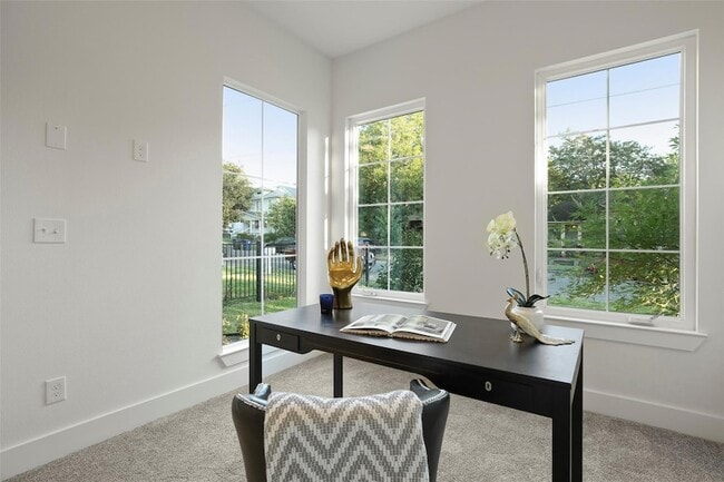 Photo - 933 W Eighth Street Unit