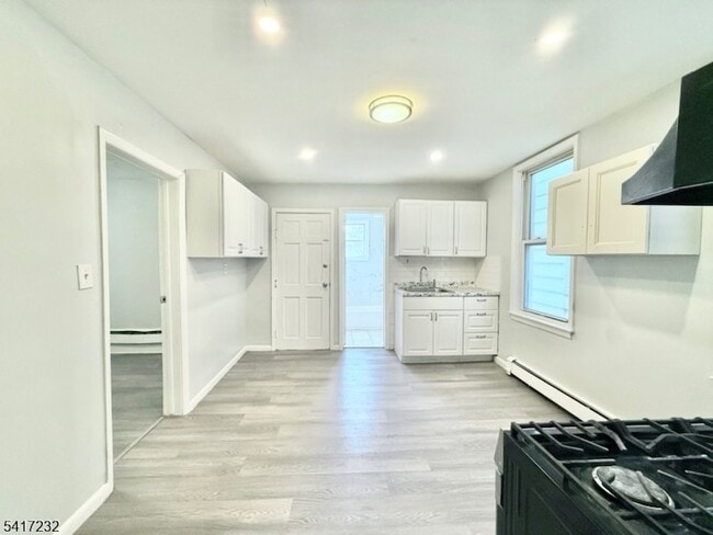 Photo - 46 Hawkins St