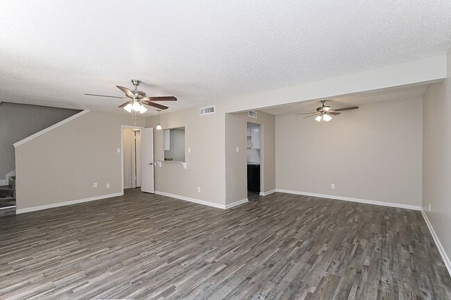 B2 - 2BD, 2BA - 1201SF - Living/Dining Room - Zander Park