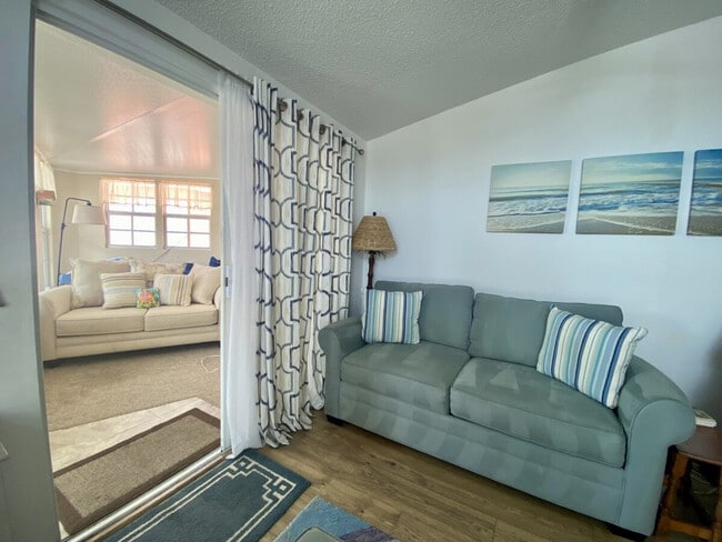 Building Photo - 501 Nettles Blvd Unit SI ID1537506P