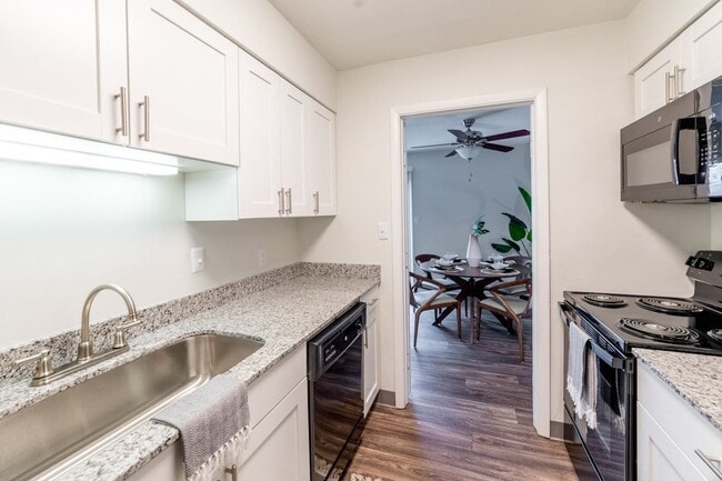 Photo - Governor Square