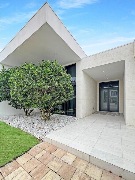 Photo - 16640 Sunset Way
