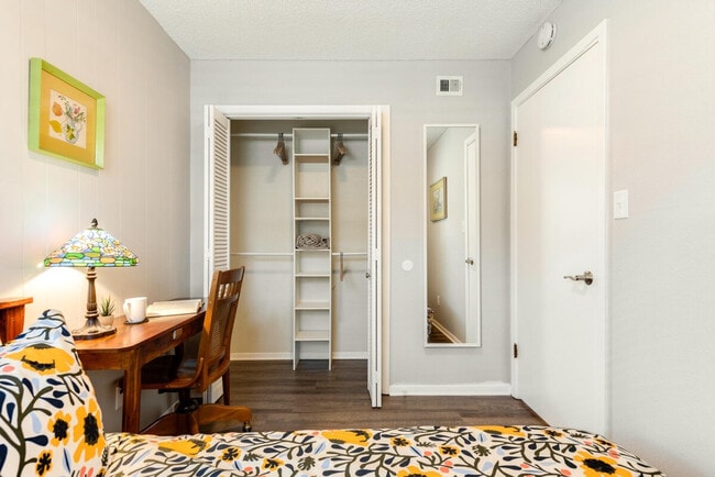 Photo - 2205 Spring Creek Dr Unit SI ID1054226P