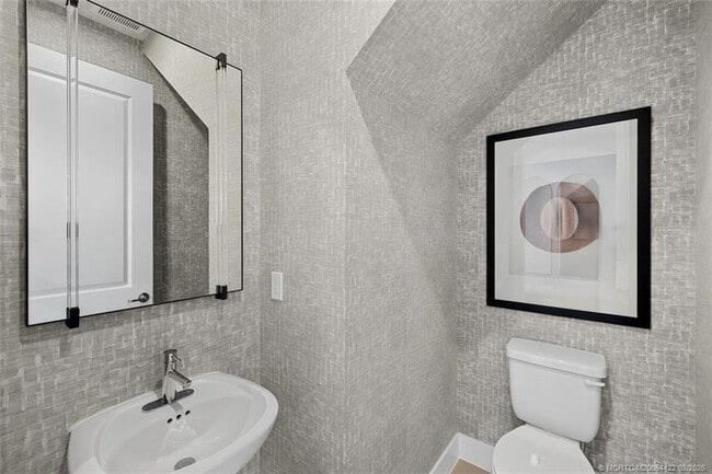 Photo - 823 SW Pr Ave