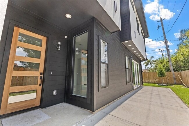 Photo - 5110 Longmeadow St Unit B