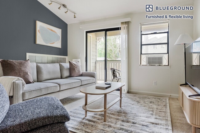 Building Photo - 15850 NE 40th St Unit FL2-ID969