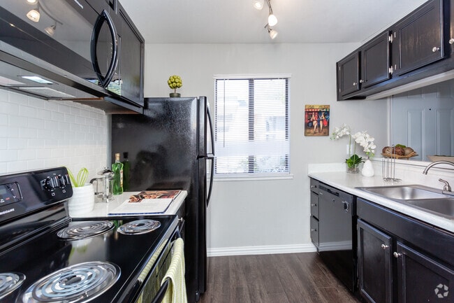 1BR,1BA-700SF - Water Ridge Apartments