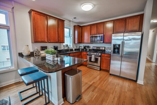 Photo - 2022 W Warren Blvd Unit ID1026696P