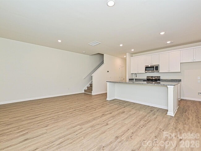 Photo - 1725 E Cloaninger Ave