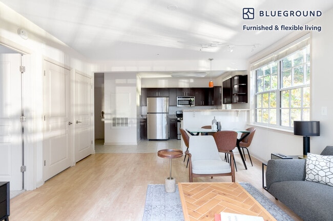 Photo - 925 N Garfield St Unit FL2-ID237