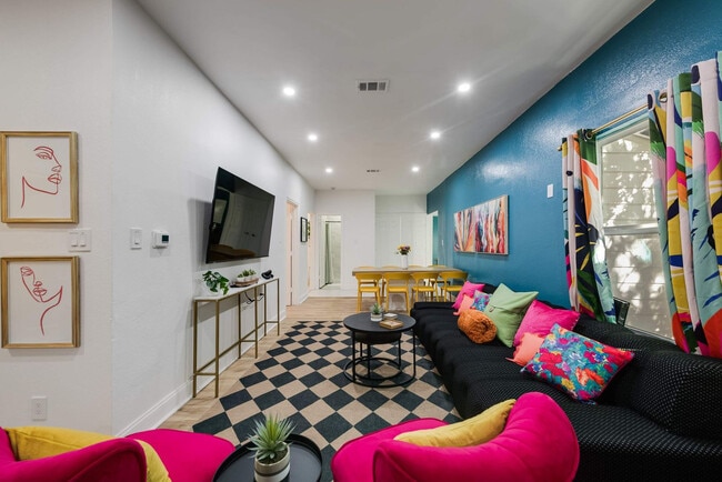 Building Photo - 5624 Eastside Ave Unit SI ID1514808P