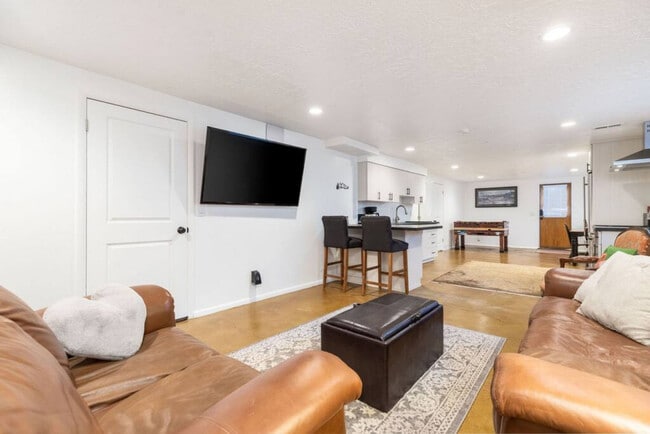 Building Photo - 2750 Glen Heather Ave Unit SI ID1597552P
