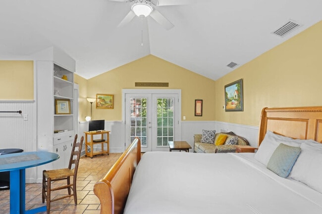 Building Photo - 205 SE 7th St Unit SI ID1359136P