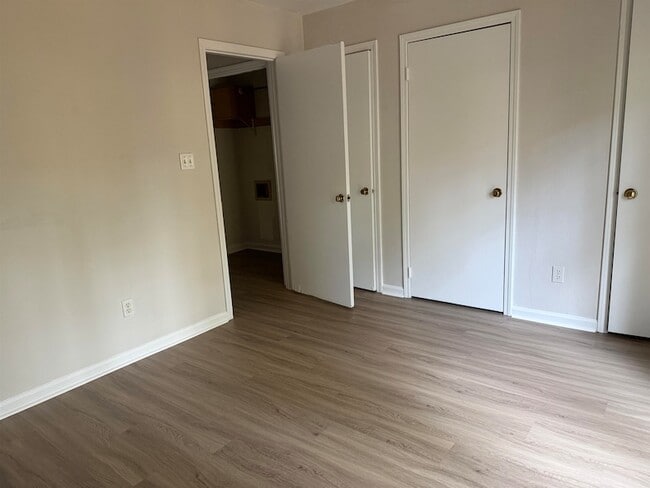 Photo - 203 Parkbrook Cir