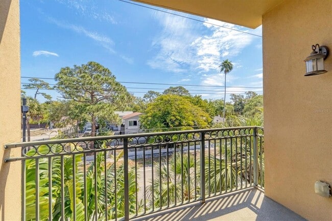 Building Photo - 1268 11th St Unit 2302