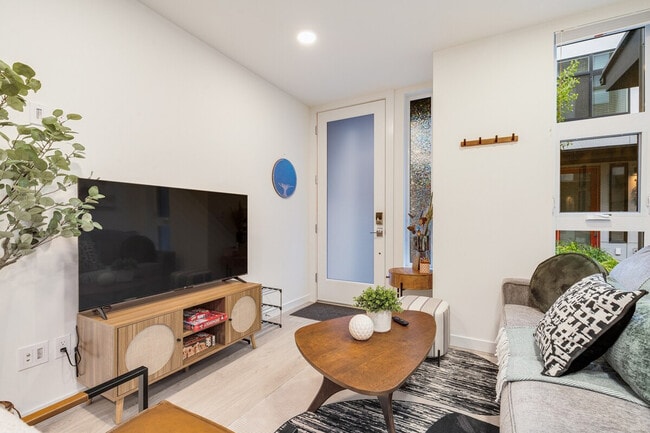 Photo - 1433 E Howell St Unit ID1035920P