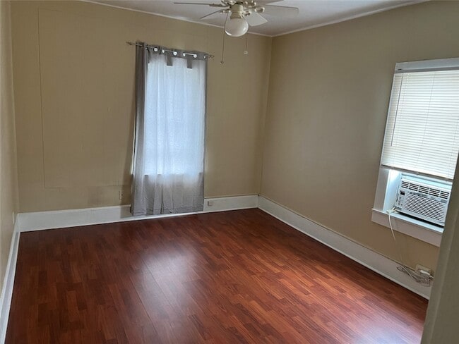 Photo - 5105 Crawford St Unit 2