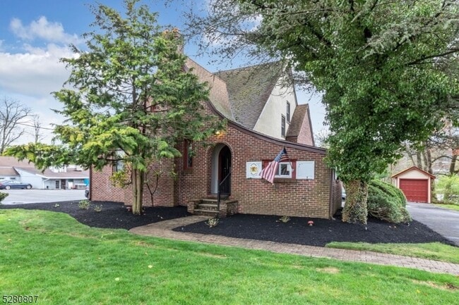 Building Photo - 153 Stirling Rd