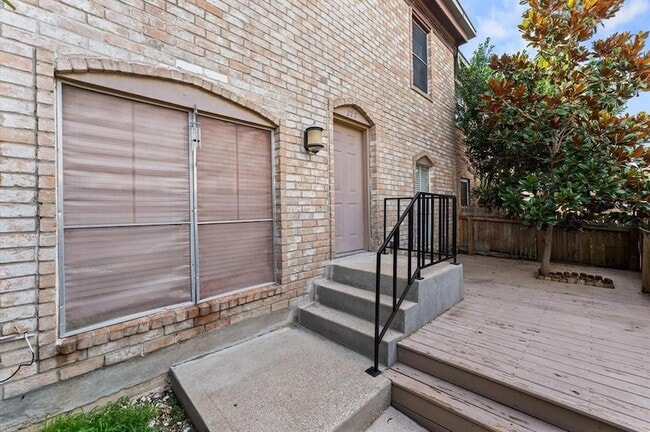 Photo - 811 Threadneedle St Unit 277