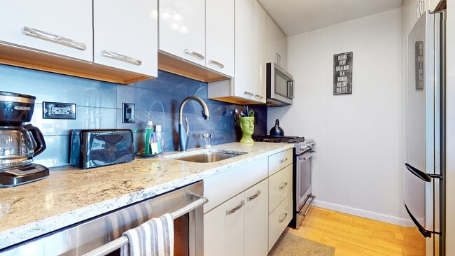 Photo - 8 Whittier Pl Unit GO ID1238047P