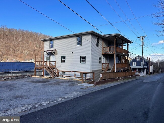 Building Photo - 45 N Green St
