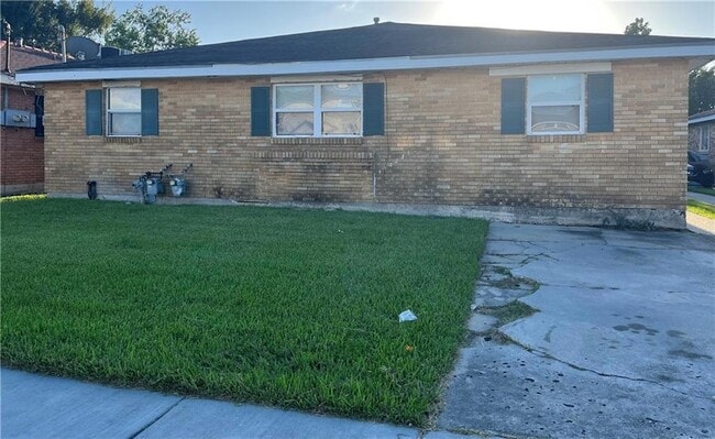 Building Photo - 4734 Shalimar Dr