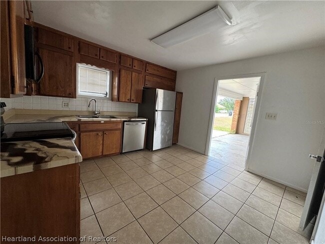 Photo - 25 E St