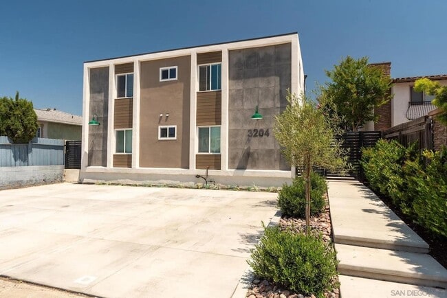 Building Photo - 3204 Collier Ave