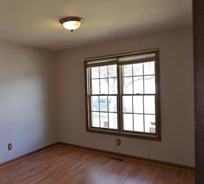 Photo - 8732 Madison St