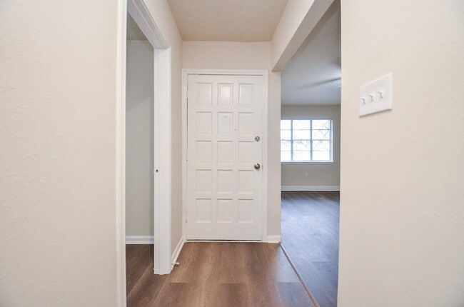 Photo - 818 Overland St