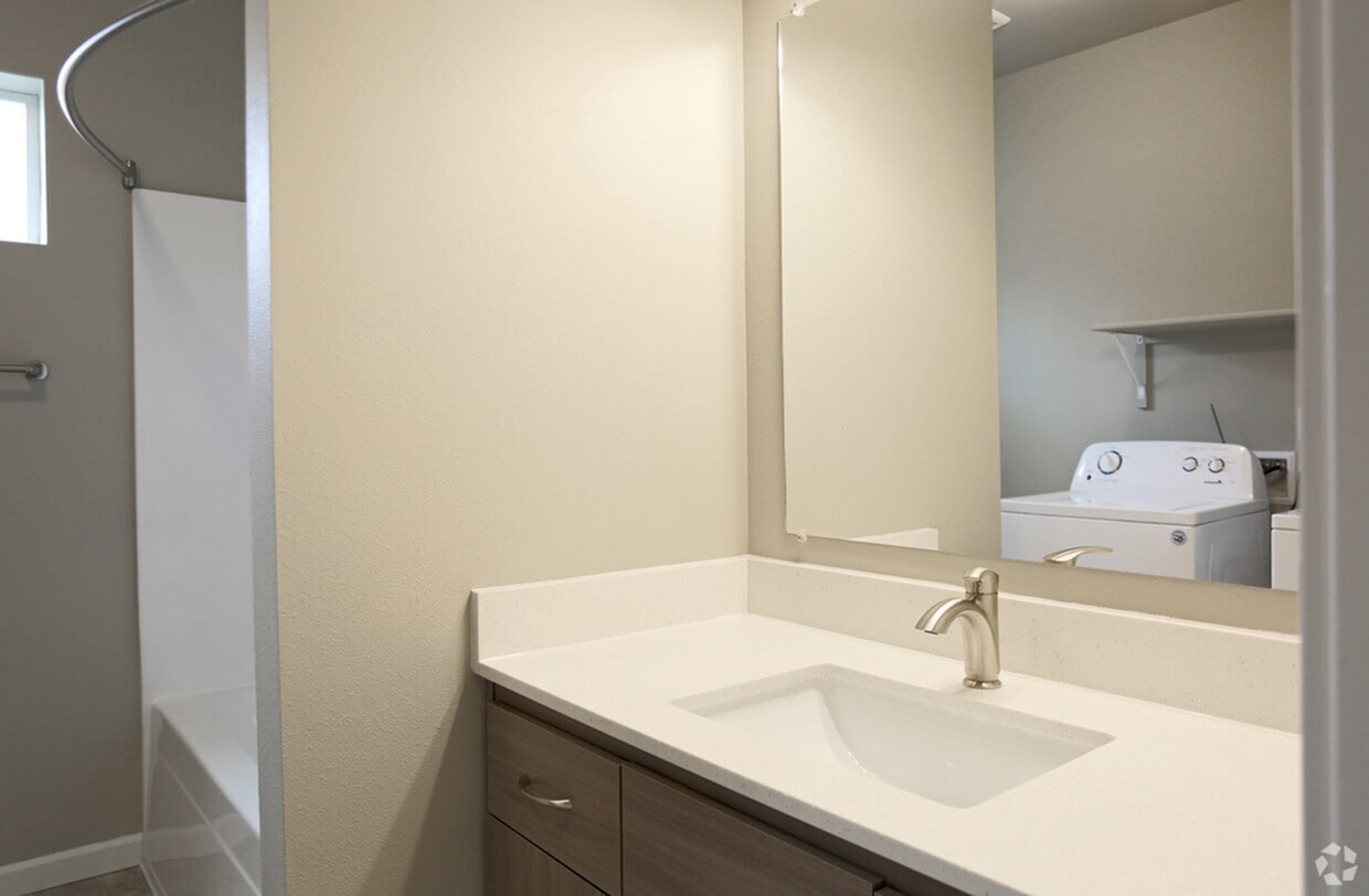 Bathroom/Laundry - 1x1