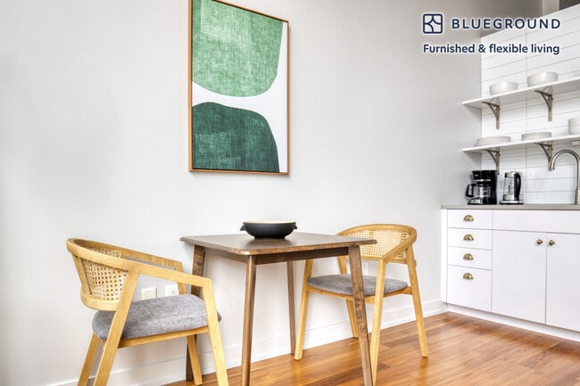 Photo - 676 N La Salle Dr Unit FL6-ID893