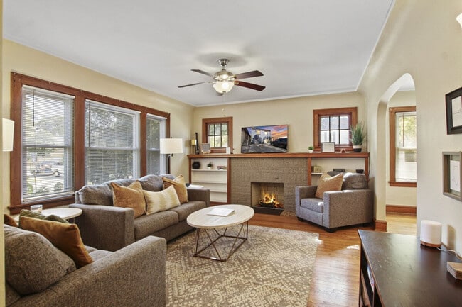 Building Photo - 1335 N Jackson St Unit SI ID1265536P